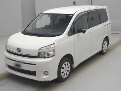 Toyota VOXY  с аукциона в Японии
