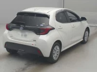 Toyota YARIS лот № 70199 оценка 3.5  с аукциона в Японии 1