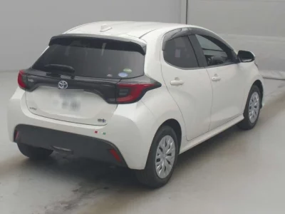 Toyota YARIS  с аукциона в Японии