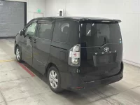 Toyota VOXY лот № 90014 оценка R  с аукциона в Японии 1