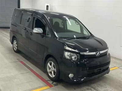 Toyota VOXY  с аукциона в Японии