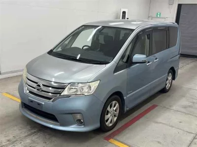 Nissan SERENA  с аукциона в Японии