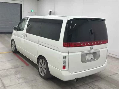 Nissan ELGRAND  с аукциона в Японии