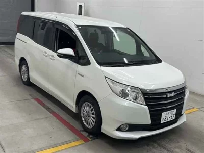 Toyota NOAH  с аукциона в Японии
