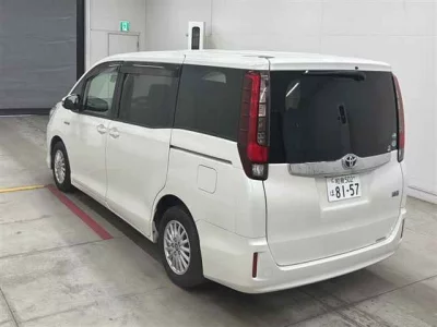 Toyota NOAH  с аукциона в Японии