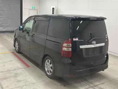 Toyota NOAH  с аукциона в Японии