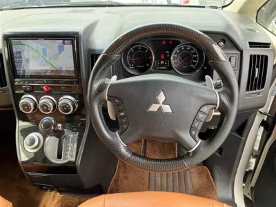 Mitsubishi DELICA D5