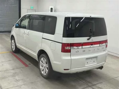 Mitsubishi DELICA D5