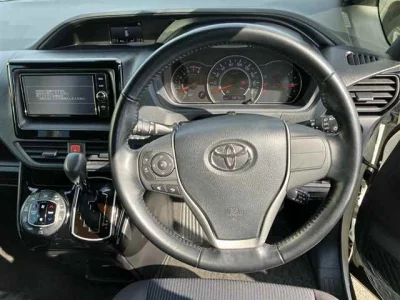 Toyota NOAH  с аукциона в Японии
