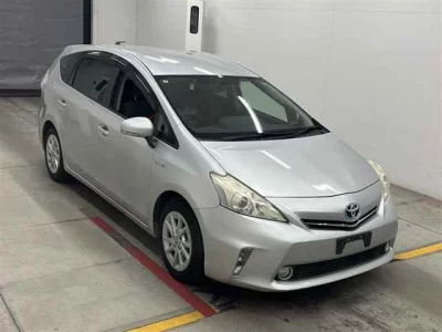 Toyota PRIUS ALPHA  с аукциона в Японии