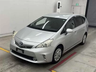 Toyota PRIUS ALPHA  с аукциона в Японии