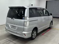 Toyota VOXY лот № 90165 оценка 3.5  с аукциона в Японии 4