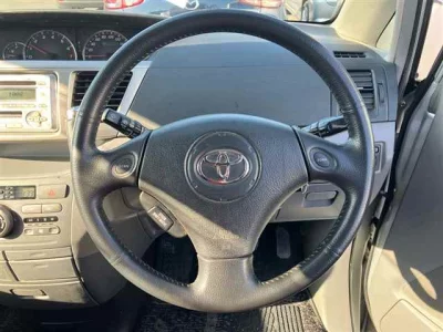 Toyota VOXY  с аукциона в Японии