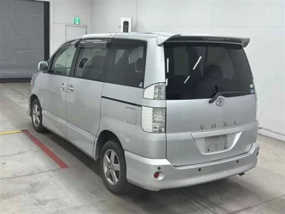 Toyota VOXY  с аукциона в Японии