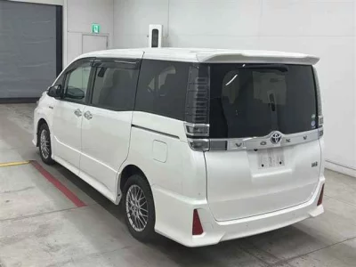 Toyota VOXY  с аукциона в Японии