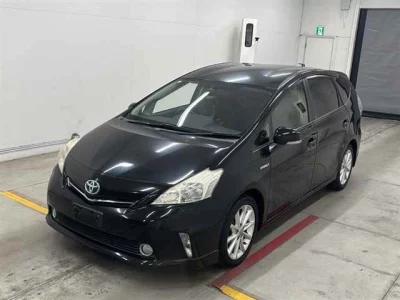 Toyota PRIUS ALPHA  с аукциона в Японии
