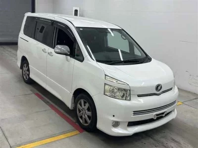 Toyota VOXY  с аукциона в Японии