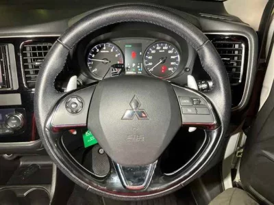 Mitsubishi OUTLANDER  с аукциона в Японии