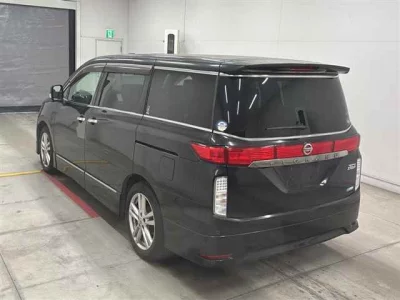 Nissan ELGRAND  с аукциона в Японии