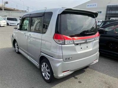 Mitsubishi DELICA D2