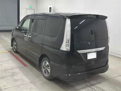 Nissan SERENA  с аукциона в Японии