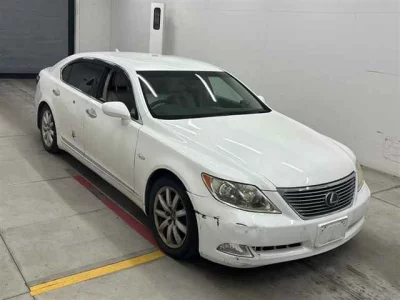 Lexus LS  с аукциона в Японии
