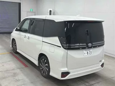 Toyota VOXY  с аукциона в Японии