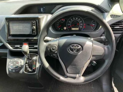 Toyota VOXY  с аукциона в Японии