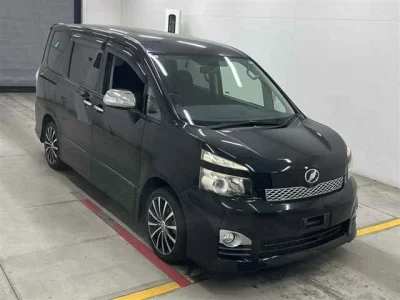 Toyota VOXY  с аукциона в Японии