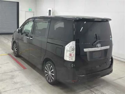 Toyota VOXY  с аукциона в Японии