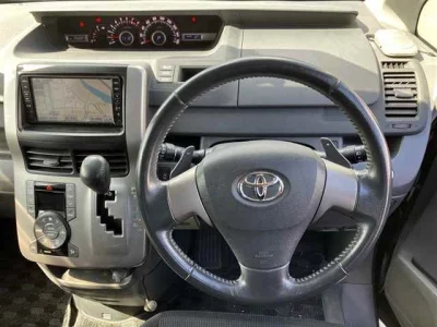 Toyota VOXY  с аукциона в Японии