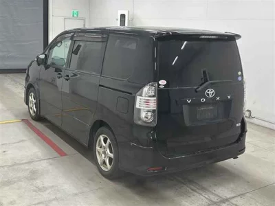 Toyota VOXY  с аукциона в Японии