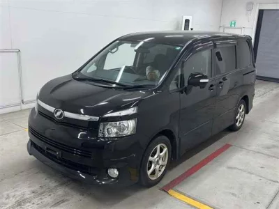 Toyota VOXY  с аукциона в Японии