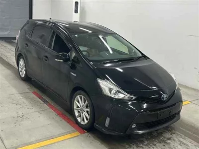 Toyota PRIUS ALPHA  с аукциона в Японии