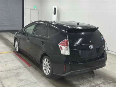 Toyota PRIUS ALPHA  с аукциона в Японии
