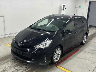Toyota PRIUS ALPHA  с аукциона в Японии