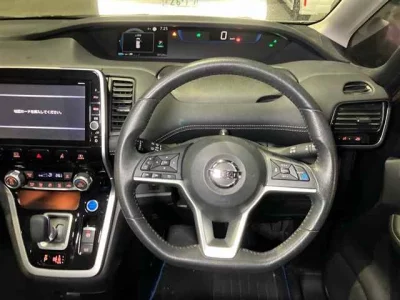 Nissan SERENA  с аукциона в Японии