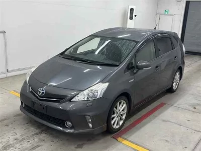 Toyota PRIUS ALPHA  с аукциона в Японии