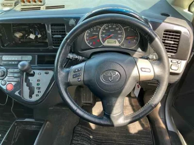 Toyota WISH  с аукциона в Японии