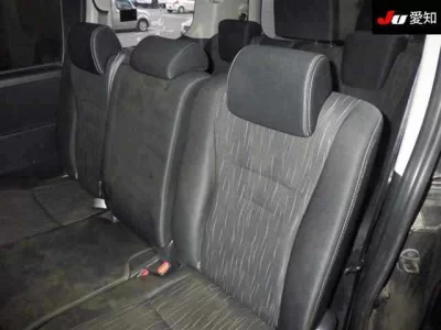 Toyota VOXY  с аукциона в Японии