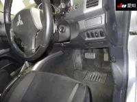 Mitsubishi OUTLANDER лот № 30130 оценка 3  с аукциона в Японии 4