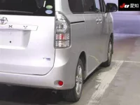 Toyota VOXY лот № 30182 оценка 4  с аукциона в Японии 7