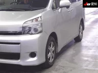 Toyota VOXY лот № 30182 оценка 4  с аукциона в Японии 6