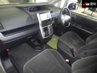 Toyota VOXY лот № 30182 оценка 4  с аукциона в Японии 2