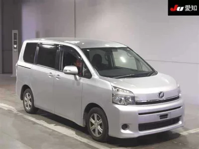 Toyota VOXY  с аукциона в Японии
