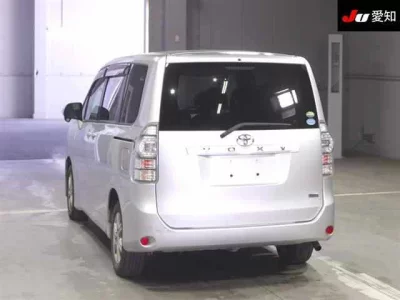 Toyota VOXY  с аукциона в Японии