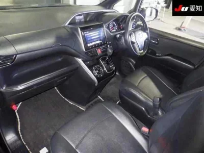 Toyota VOXY  с аукциона в Японии