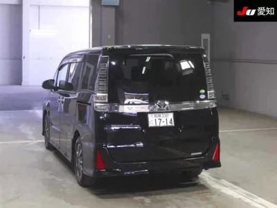 Toyota VOXY  с аукциона в Японии