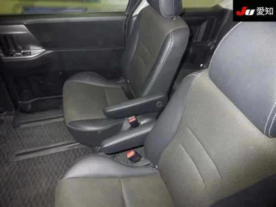 Toyota VOXY  с аукциона в Японии