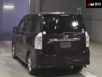 Toyota VOXY  с аукциона в Японии